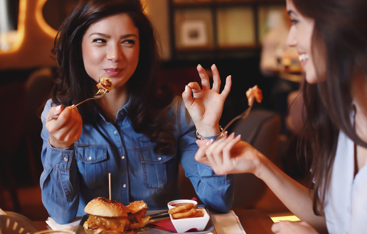 Happy restaurant customers female 146kb image
