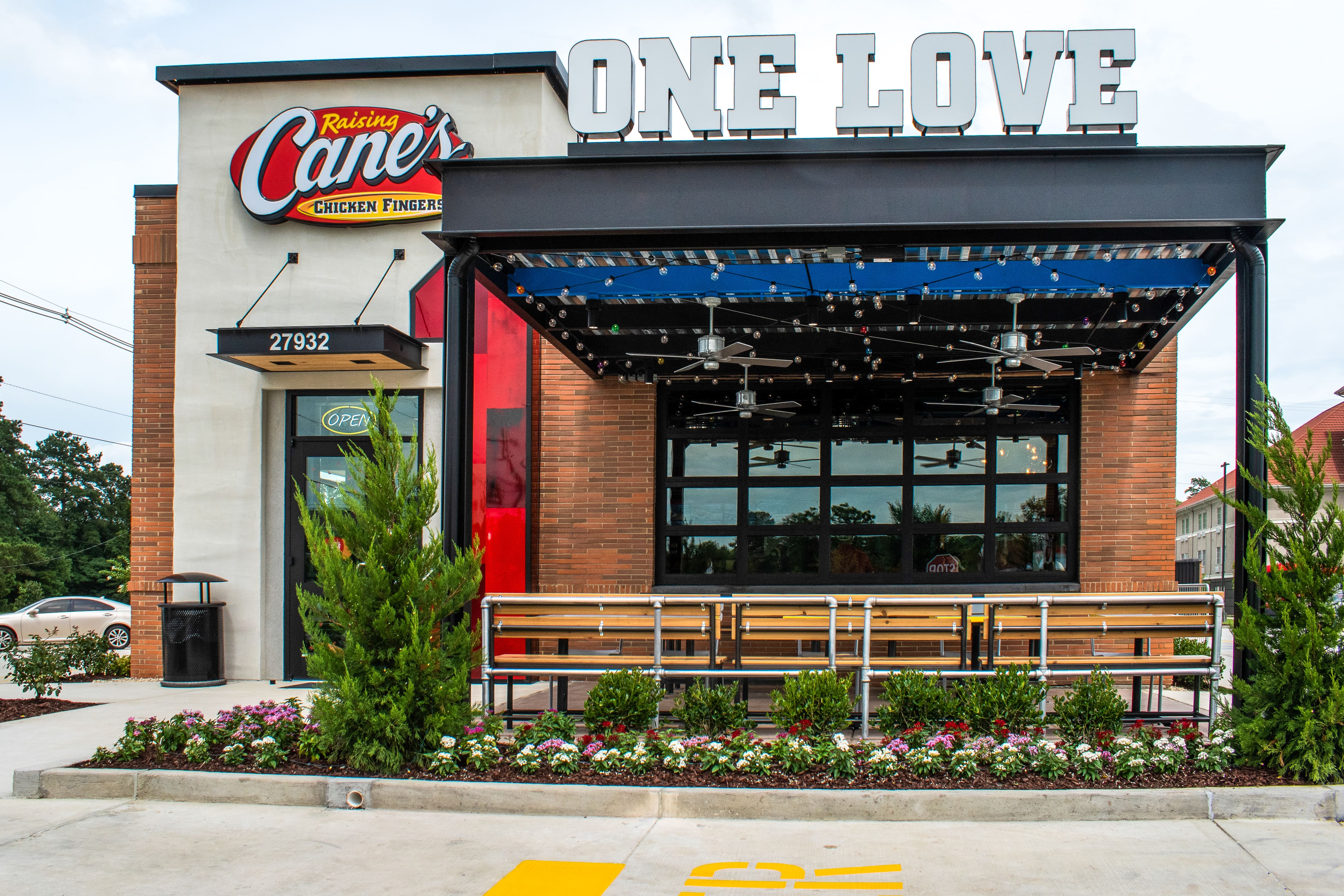 Raising Cane’s advances performance programs across 600+ locations worldwide